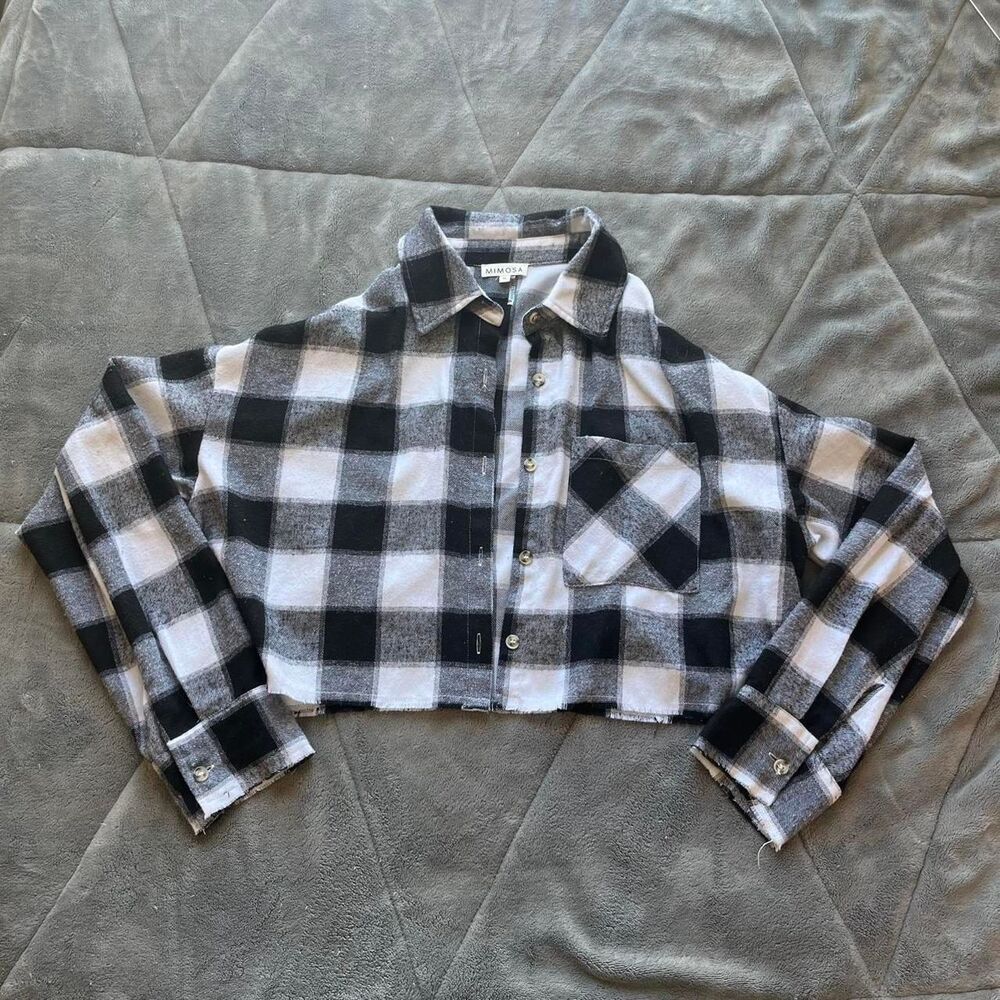Mimosa black and white cropped raw hem button up flannel size medium